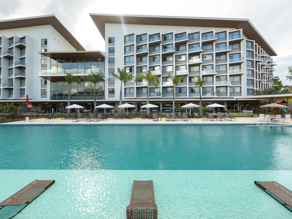 Fachada e área externa do Novotel Itu Terras de São José Golf & Resort